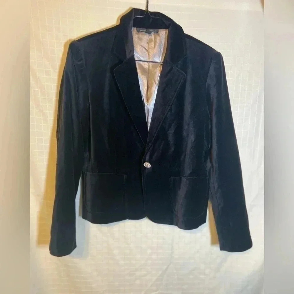Briggs New York medium black velvet blazer Bling Button Detail